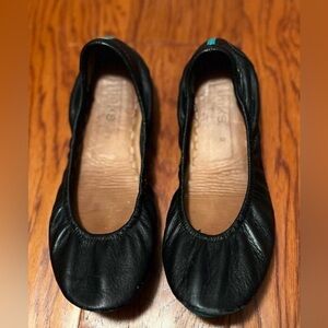Excellent used condition Tieks. Size 9 in Matte Black.